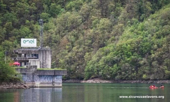 https://www.sicurezzaelavoro.org/wp-content/uploads/2025/04/La-centrale-di-Bargi-sul-lago-di-Suviana-696x418.jpg