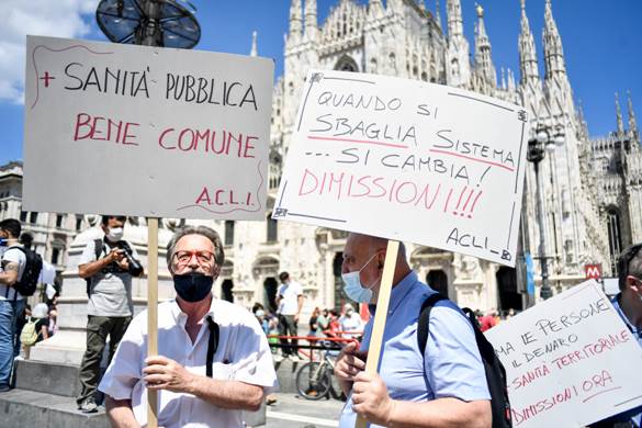 Un particolare della grande mobilitazione milanese