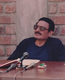 https://upload.wikimedia.org/wikipedia/commons/thumb/5/56/Abimael_Guzm%C3%A1n.jpg/220px-Abimael_Guzm%C3%A1n.jpg