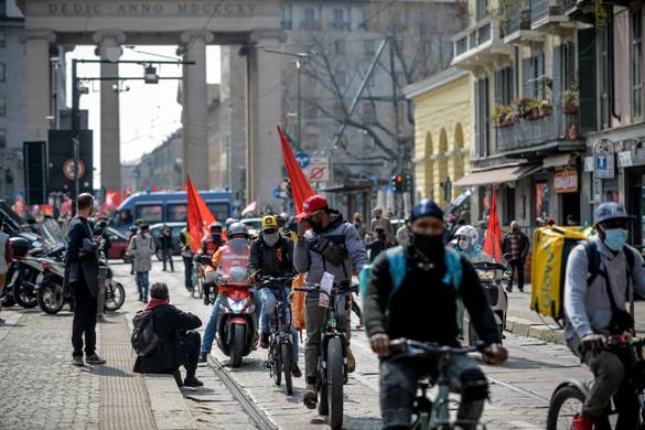 Lo sciopero dei riders a Milano
