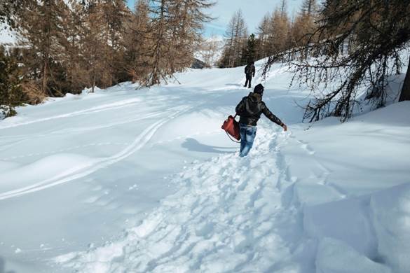 https://static.ilmanifesto.it/2018/03/19/20soc1-soc1-migranti-transito-bardonecchia-foto-andrea-gabellone.jpg