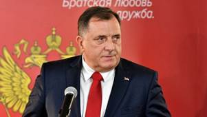 Il leader serbo-bosniaco Dodik: “Ecco perché stimo Putin. Mi ascolta e non mi chiede nulla a differenza dei leader occidentali” - la Repubblica