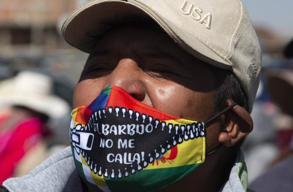 La mascherina non mi fa tacere�. Un militante della Cob in piazza a El Alto
