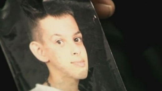 Bruciato vivo il ragazzo palestinese. Pestato il cugino. Il volto dell'occupazione israeliana