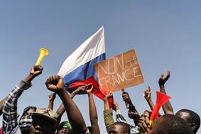 Burkina Faso, si inneggia ai militari con bandiere russe | Rivista Africa