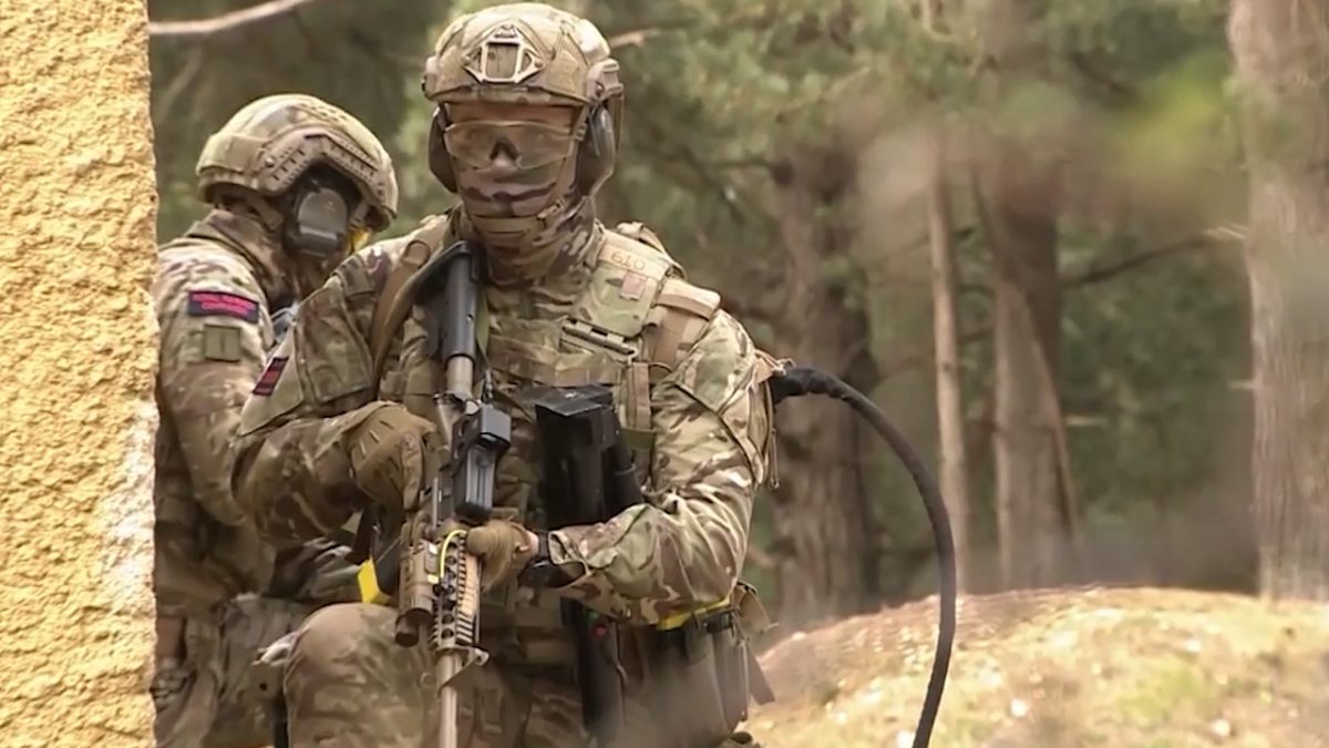 https://www.controinformazione.info/wp-content/uploads/2025/01/British-soldiers-sas-scaled.jpg