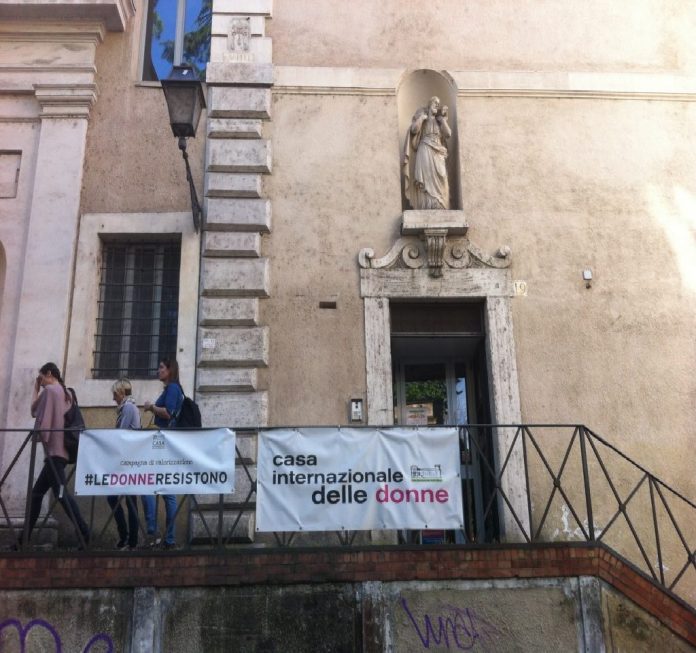 https://static.ilmanifesto.it/2018/04/08soc1-casa-delle-donne-roma.jpg