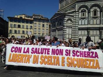 No ai vaccini obbligatori: a Firenze in 1500 per la protesta dei grembiulini - la Repubblica