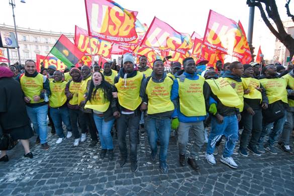 La partenza del corteo ieri a Roma