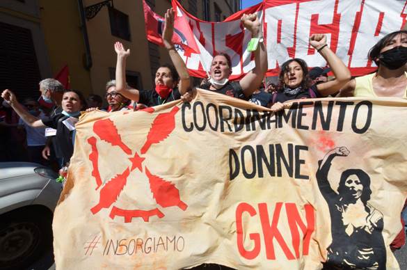 La protesta delle operaie Gkn Firenze contro i licenziamenti