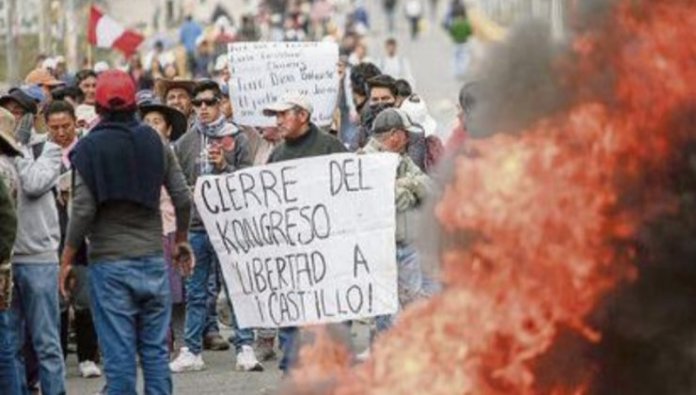 https://i0.wp.com/www.carc.it/wp-content/uploads/2022/12/Peru-proteste-per-scarcerare-Castillo.jpg?resize=696%2C395&ssl=1