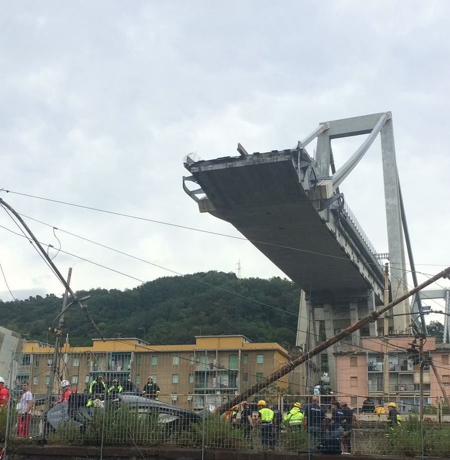 https://static.ilmanifesto.it/2018/08/15desk1-genova-ponte-morandi.jpg
