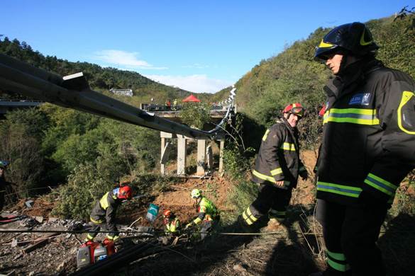 Il viadotto crollato domenica sulla autostrada A6