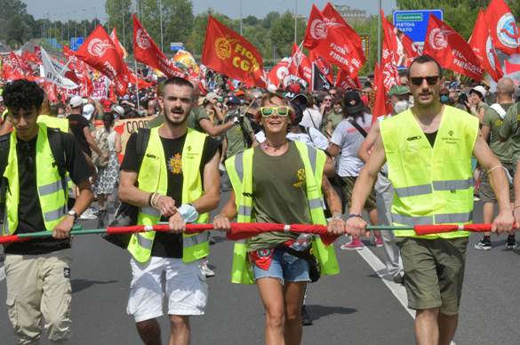 In corteo a sostegno degli operai Gkn