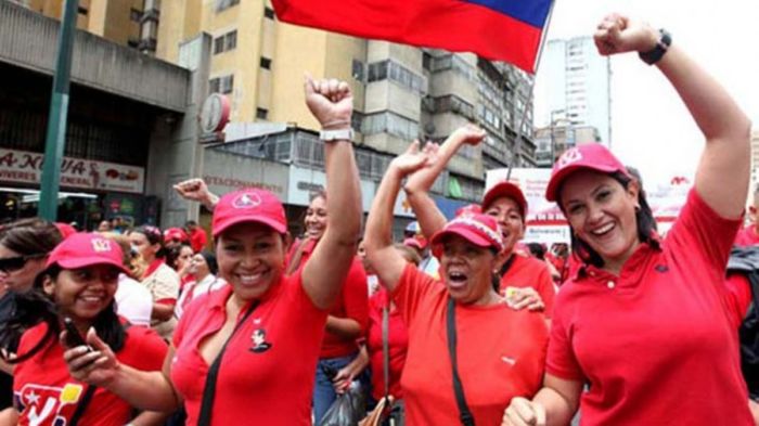 https://ilmanifesto.it/cms/wp-content/uploads/2017/05/06/07est1-venezuela-mujeresmaduristasversionfinal-730x410.jpg