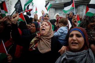 https://static01.nyt.com/images/2017/12/07/world/07arab2/merlin_130940028_8596d2d9-2a23-4740-97aa-81191d266f12-superJumbo.jpg