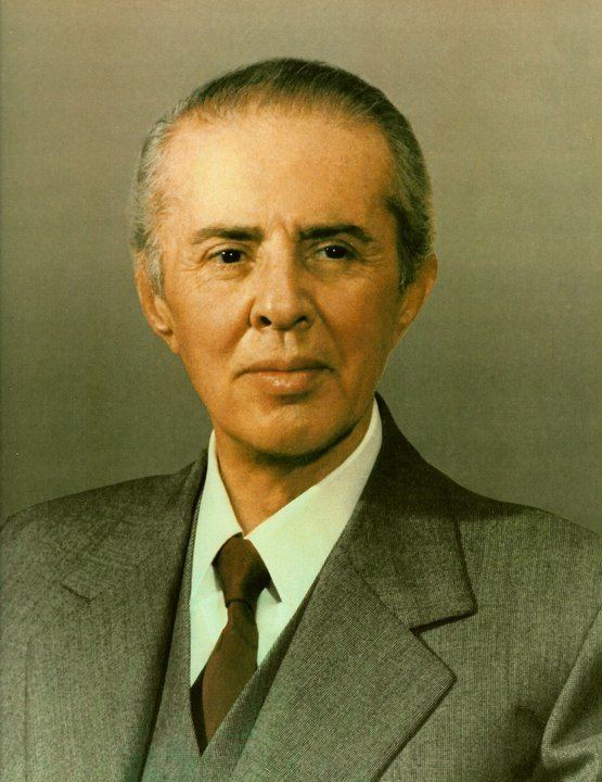 https://alchetron.com/cdn/enver-hoxha-dd6e660a-9936-4e22-b635-ed3a27612ab-resize-750.jpeg