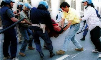 http://s4.stliq.com/c/m/0/07/29945735_inermi-massacrati-al-g8-la-corte-dei-conti-risarcite-un-milione-0.jpg