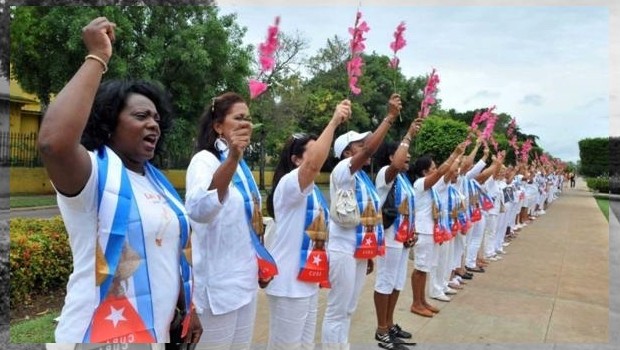 https://www.lacittafutura.it/images/fidel-castro/0825_damas-de-blanco_620x350.jpg