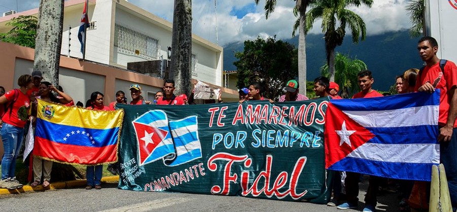 https://www.lacittafutura.it/images/fidel-castro/Embajada-de-cuba-homenajo-a-Fidel-990x460.jpg