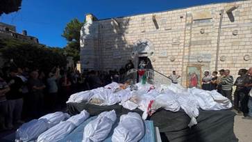 Raid aereo colpisce una Chiesa ortodossa: 17 morti a Gaza City - la  Repubblica