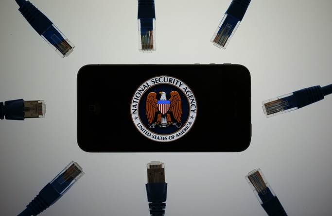 http://ilmanifesto.info/wordpress/wp-content/uploads/2013/06/14/nsa_datagate_snowden.jpg