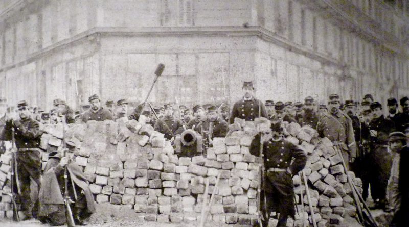 http://www.centrogramsci.it/wp/wp-content/uploads/2021/03/Commune_de_Paris_barricade_boulevard_Voltaire-800x445.jpg