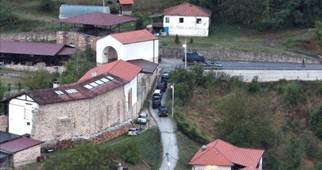 Banjska: "Kosovska policija" u�la u manastir, nema informacija �ta se  desilo sa "gerilskom grupom" | Info | Region