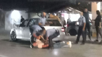 Policajci privode srpskog mladića