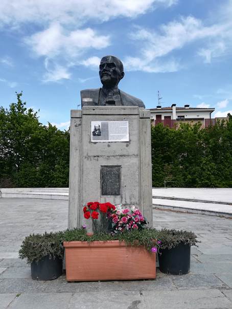 Busto di Lenin - Wikipedia