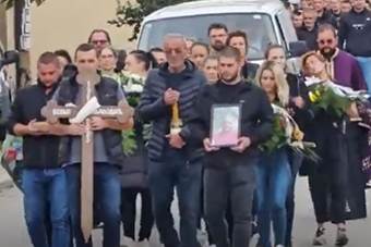 SILENZIO E SILENZIO A LEPOSAVIĆ SONO INTERROTTI DA LAMENTI E SInghiozzi: Bojan Mijailović, uno dei serbi assassinati a Banjska, � stato sepolto (FOTO/VIDEO)