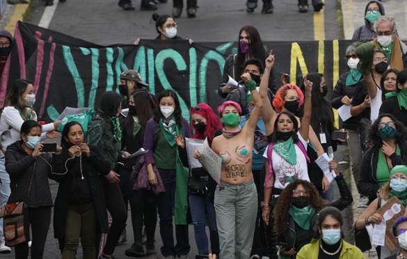 Quito, donne in marcia nella Giornata mondiale per l�accesso libero e legale all�aborto