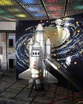 https://upload.wikimedia.org/wikipedia/commons/thumb/5/55/A_North_Korean_Space_Transportation_System.jpg/220px-A_North_Korean_Space_Transportation_System.jpg