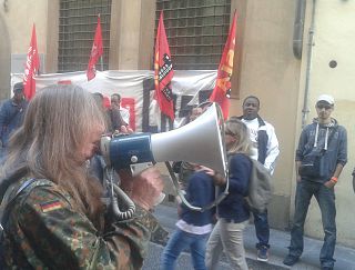 http://cdn.nove.firenze.it/slir/w320-h245/images/1/9/19-bargellini-casa-megafono.jpg