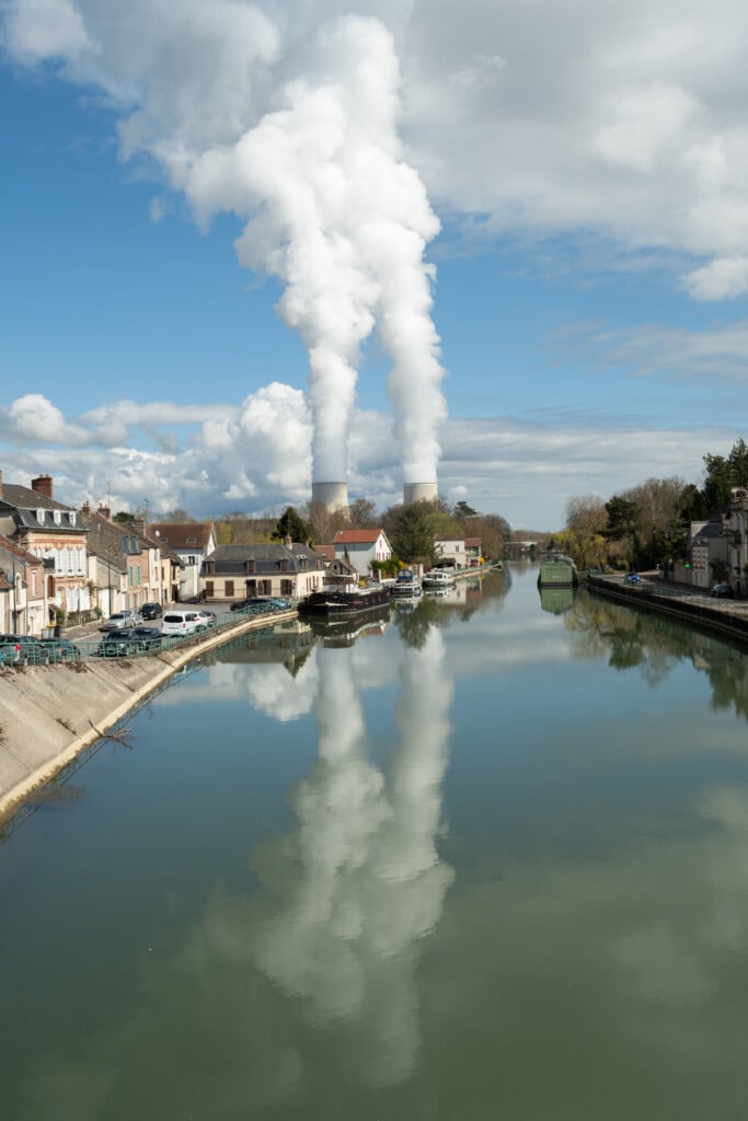La centrale nucleare di Nogent-sur-Seine, Francia foto Helder Januario/Ansa