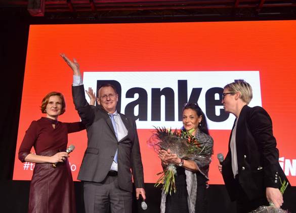 La co-leader della Linke Katja Kipping, Bodo Ramelow, la moglie Germana Alberti vom Hofe e Susanne Henning-Welsow; in basso Bj�rn H�cke (Afd)