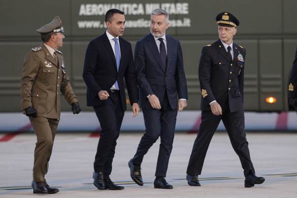 Di Maio e Guerini all'aeroporto di Ciampino nel 2019 