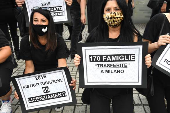 La protesta dei lavoratori della casa di moda