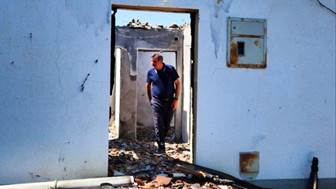 I rappresentanti dell'Ufficio per il Kosovo e Metohija hanno visitato il villaggio di Novake e hanno promesso aiuto nella ricostruzione delle case serbe bruciate, illustrazione (Foto Ufficio per il Kosovo e Metohija)