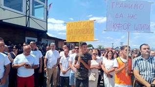 Protesta dei serbi a Pasjan vicino a Gjilan, Kosovo (Foto: Budimir Ničić/VOA)