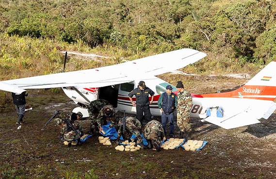 Efectivo del Ejército facilitaba tránsito de avionetas bolivianas.