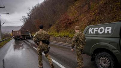 Kosovo, ultimatum del premier Kurti: “I serbi rimuovano le barricate o interveniamo” - La Stampa