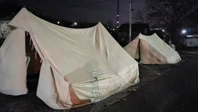 I SERBI HANNO MONTATO UNA TENDA A RUDAR: I cittadini riuniti hanno deciso di passare la notte alla barricata