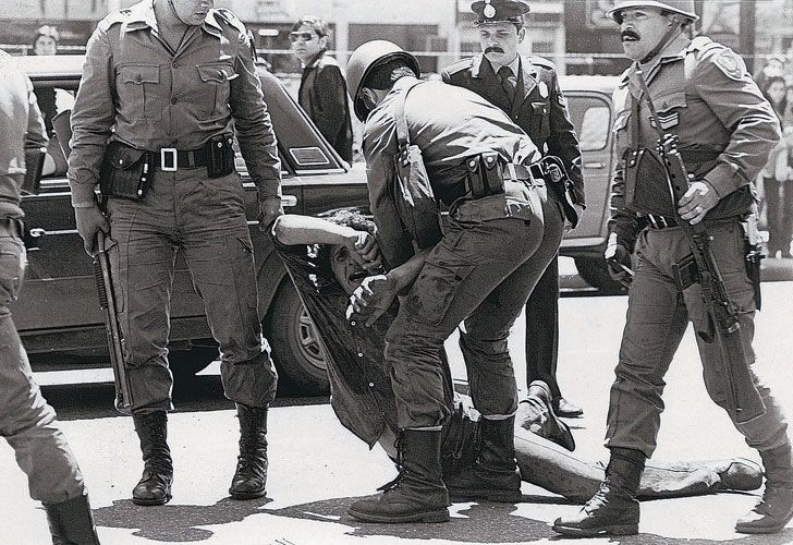 Argentina 1976, la repressione militare; in basso la villa fotografata dal quotidiano La Retaguardia