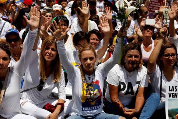 https://ilmanifesto.it/cms/wp-content/uploads/2017/05/06/07est1-venezuela-donne-in-bianco-reuters-2.jpg