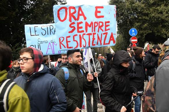 https://static.ilmanifesto.it/2018/02/23/foto-aleandro-biagianti-antifascisti.jpg