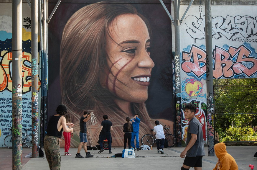 Un murale dedicato alla giovane apprendista operaia