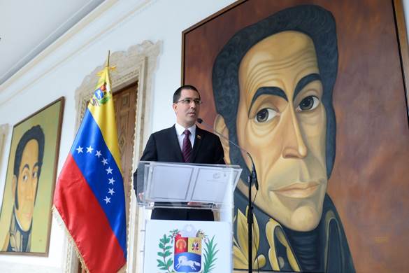 Il ministro degli Esteri venezuelano Jorge Arreaza risponde alle accuse del governo colombiano