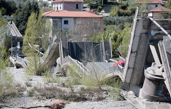 Ponte di Caprigliola dopo il crollo
