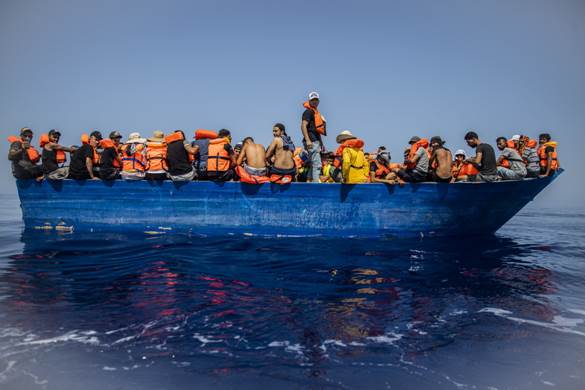 https://static.ilmanifesto.it/2021/08/04pol2-lampedusa-sbarco-lapresse-ge.jpg